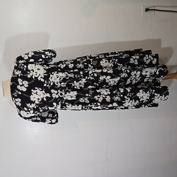 Shein Floral Print Puff Sleeve Tie Neck Smock Dress size 6 - Picture 5 of 9